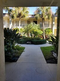 638 Snug Harbor Dr photo'