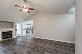 13954 Dingess Rd in Charlotte, NC - Foto de edificio - Building Photo