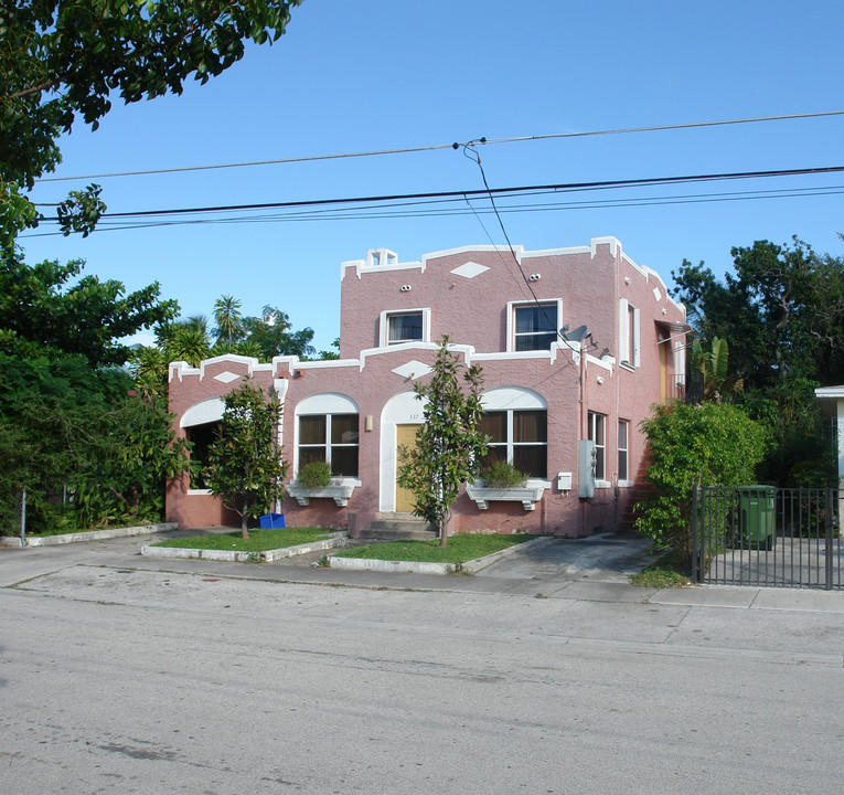 537 NE 64th St in Miami, FL - Foto de edificio