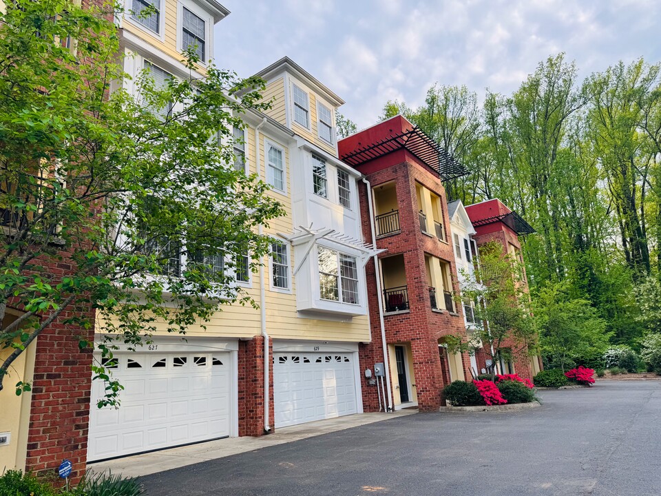 631 Boone Trl in Charlottesville, VA - Foto de edificio