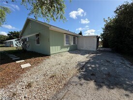 2228 Virginia Ave in Ft. Myers, FL - Building Photo