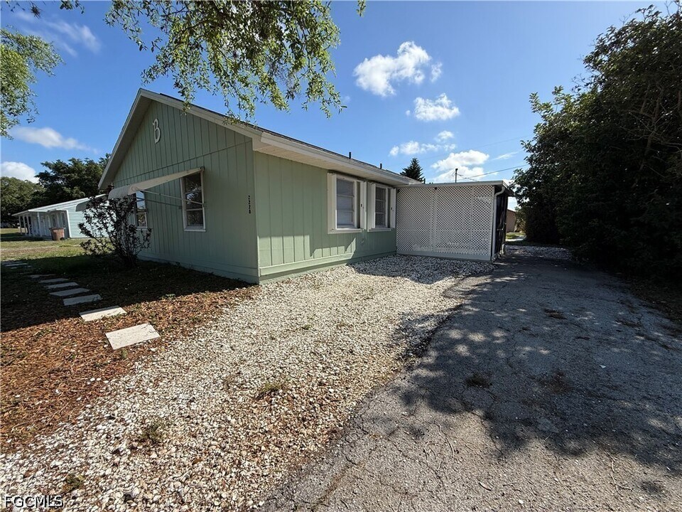 2228 Virginia Ave in Ft. Myers, FL - Building Photo