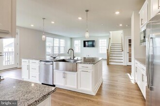 21905 Woodcock Wy in Clarksburg, MD - Foto de edificio - Building Photo