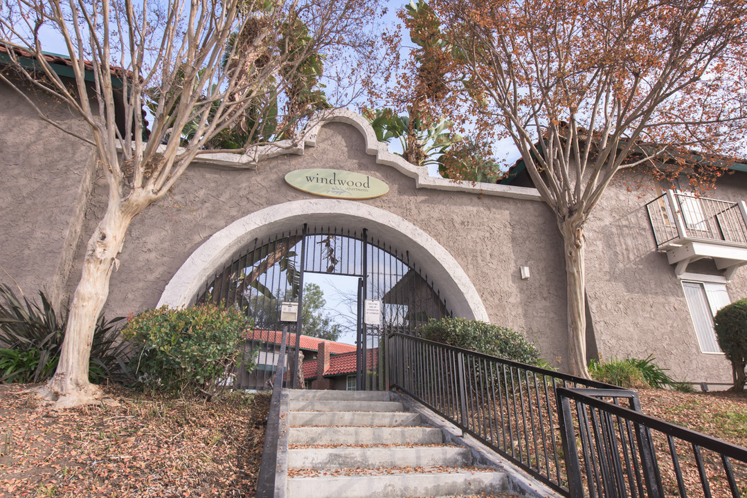 Windwood Apartments in West Covina, CA - Foto de edificio
