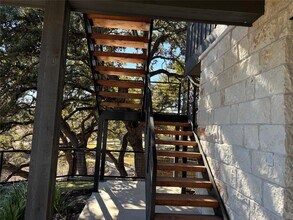 19201 Crusoe Cv in Spicewood, TX - Foto de edificio - Building Photo