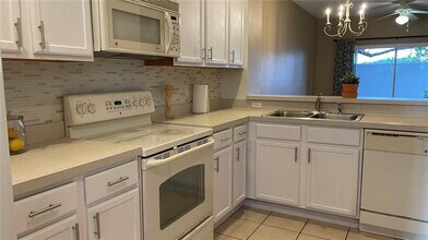 10604 Savannah Wood Ct-Unit -84 in Orlando, FL - Building Photo - Building Photo