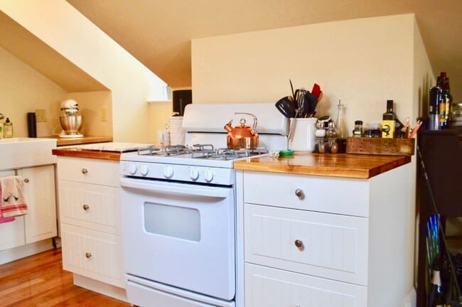 3 Homer St, Unit 2 in Newport, RI - Building Photo - Building Photo