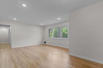 8 Larose Dr SW in Marietta, GA - Foto de edificio - Building Photo