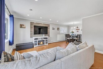 376 Folino Dr in Bridgeport, CT - Building Photo - Building Photo