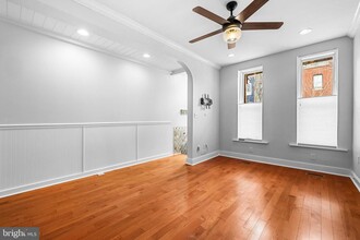 33 N Montford Ave in Baltimore, MD - Foto de edificio - Building Photo
