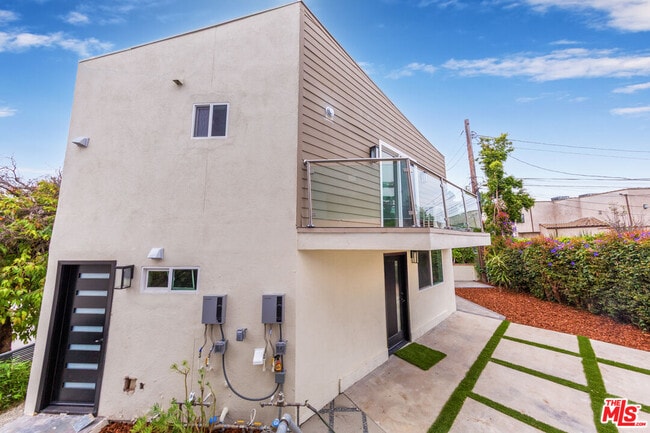 property at 2141 Kerwood Ave