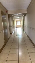 10431 N Kendall Dr in Miami, FL - Building Photo - Building Photo