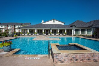 The Townhomes at Lake Park in Pearland, TX - Building Photo - Building Photo