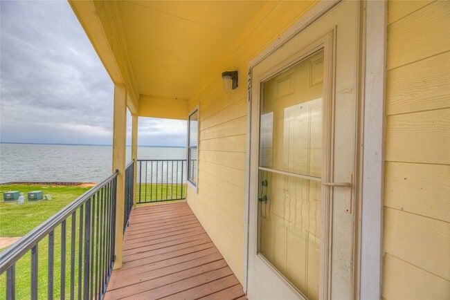 property at 445 Carolcrest Ln