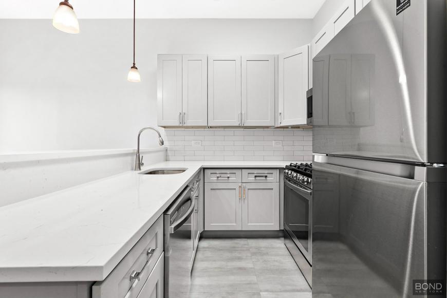587 Greene Ave in Brooklyn, NY - Building Photo