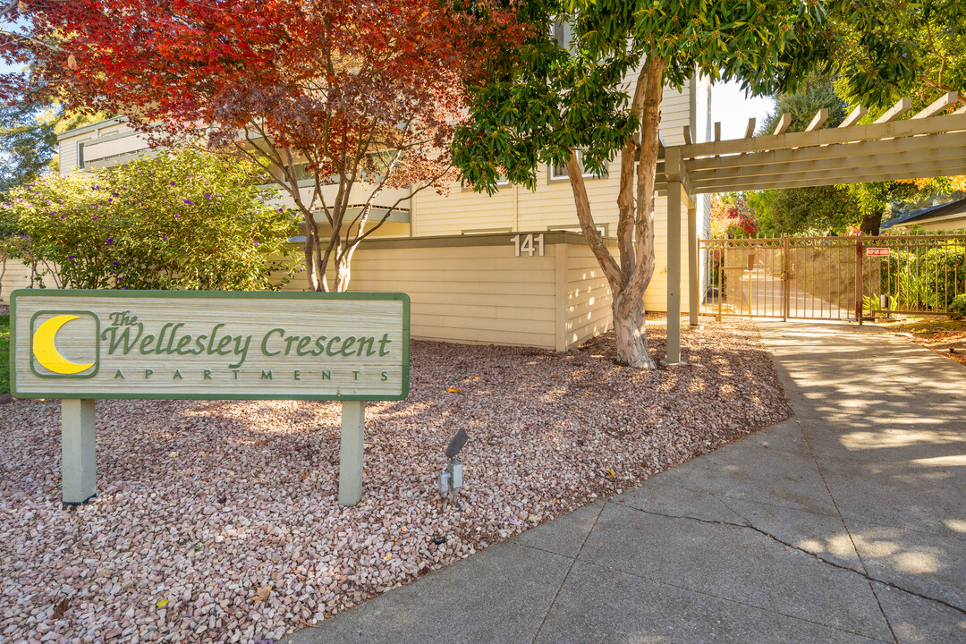 The Wellesley Crescent Apartments in Redwood City, CA - Foto de edificio