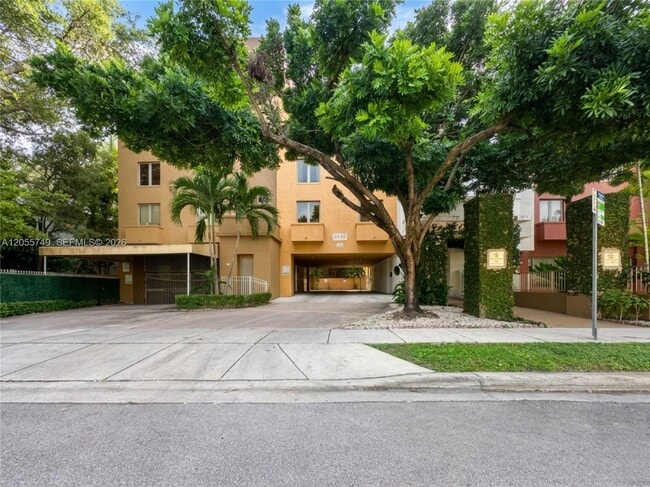property at 2630 SW 28th St