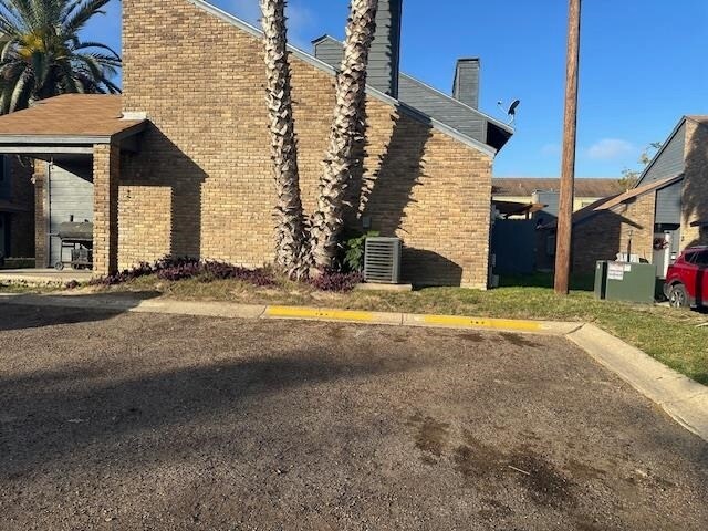 210 E Del Mar Blvd in Laredo, TX - Building Photo - Building Photo