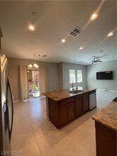 10375 Pescado Ln in Las Vegas, NV - Building Photo - Building Photo