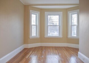113 Railroad Ave, Unit #2 in South Hamilton, MA - Foto de edificio - Building Photo