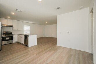 610 Lew Pass in San Antonio, TX - Building Photo - Building Photo