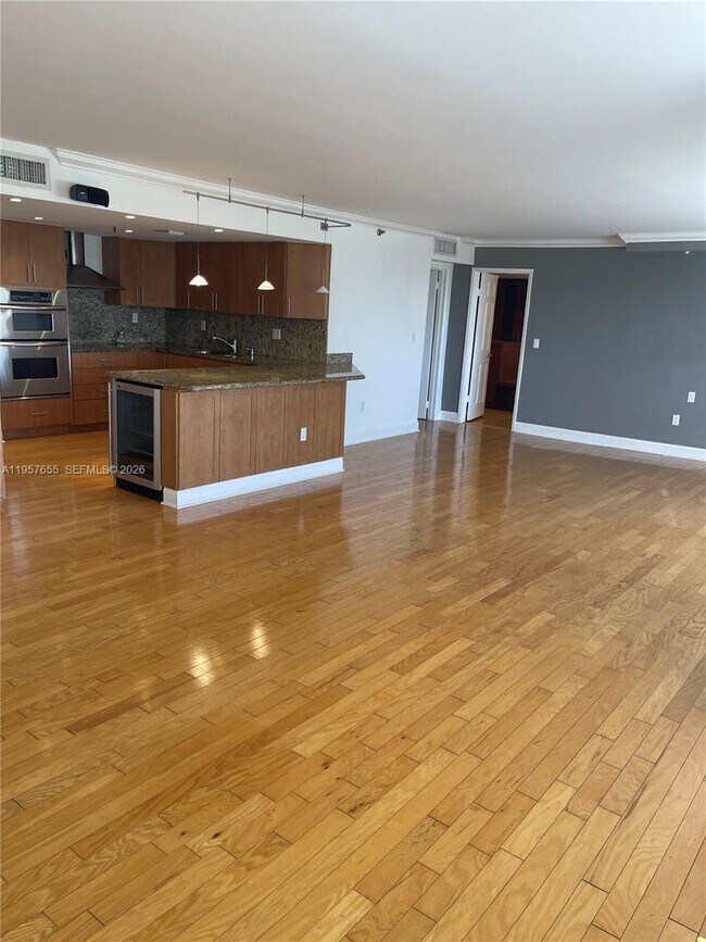 650 Ocean Dr in Key Biscayne, FL - Building Photo - Building Photo