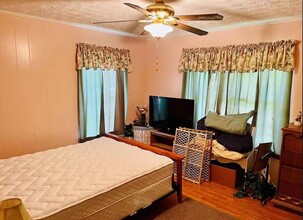 1010 Flower St in Albertville, AL - Building Photo - Building Photo