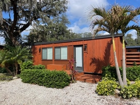 11008 US-301 in Riverview, FL - Building Photo