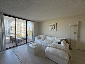 3300 NE 192 St in Aventura, FL - Building Photo - Building Photo