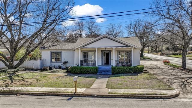415 W Couts St in Weatherford, TX - Building Photo - Building Photo