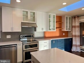 6223 Beachway Dr in Falls Church, VA - Foto de edificio - Building Photo