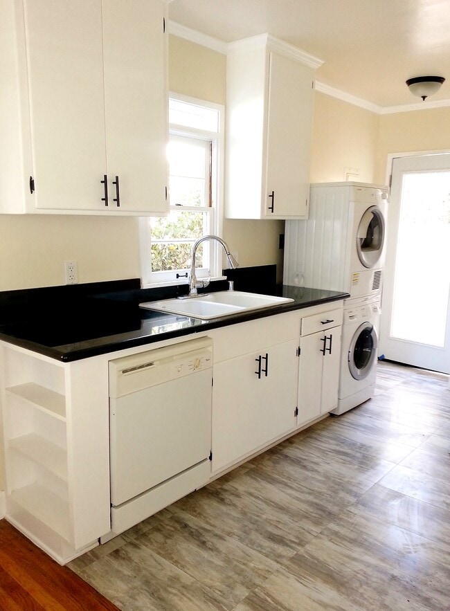 3116 Colorado Ave, Unit #C in Santa Monica, CA - Foto de edificio - Building Photo