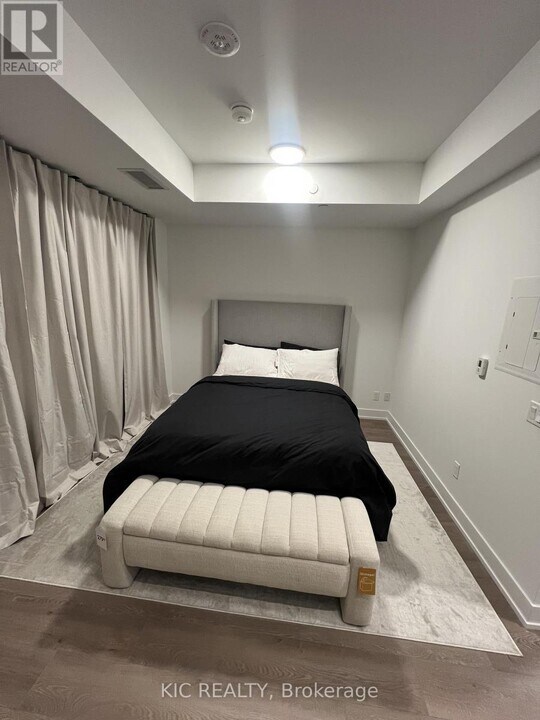 308 Jarvis St in Toronto, ON - Building Photo