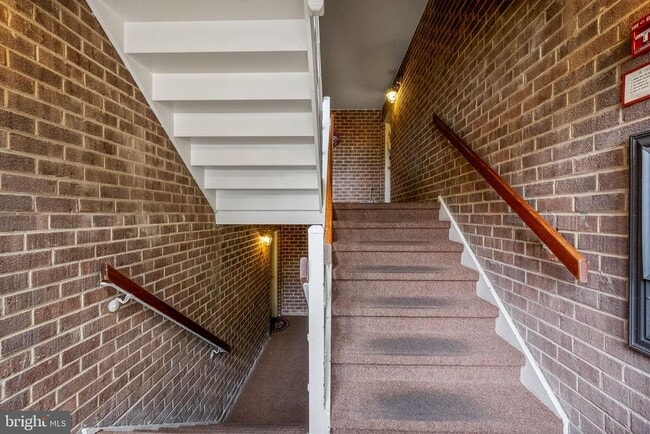 1423 Northgate Square in Reston, VA - Building Photo - Building Photo