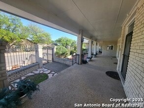 6024 Shady Creek in Windcrest, TX - Building Photo - Building Photo