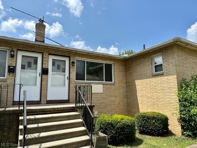 1690 Liberty Dr in Akron, OH - Building Photo