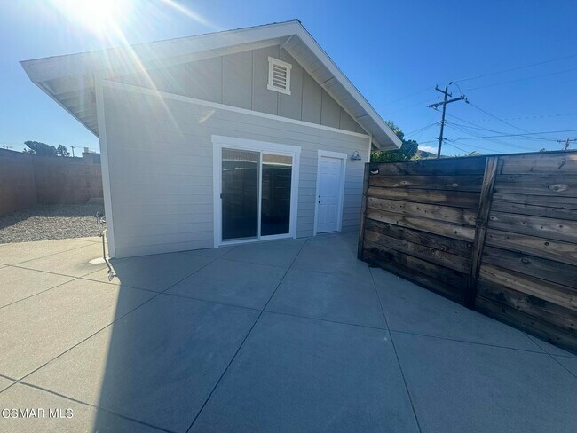 3263 Cole Ave in Simi Valley, CA - Building Photo - Building Photo