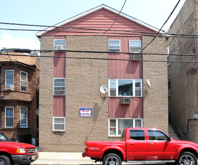 140 71st St in Guttenberg, NJ - Foto de edificio - Building Photo