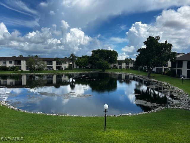 9270 Lake Park Dr in Ft. Myers, FL - Foto de edificio