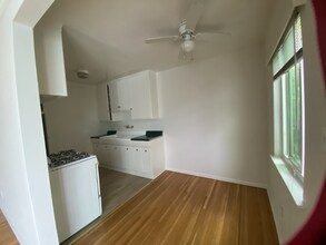 2341 Westwood Blvd in Los Angeles, CA - Building Photo - Building Photo