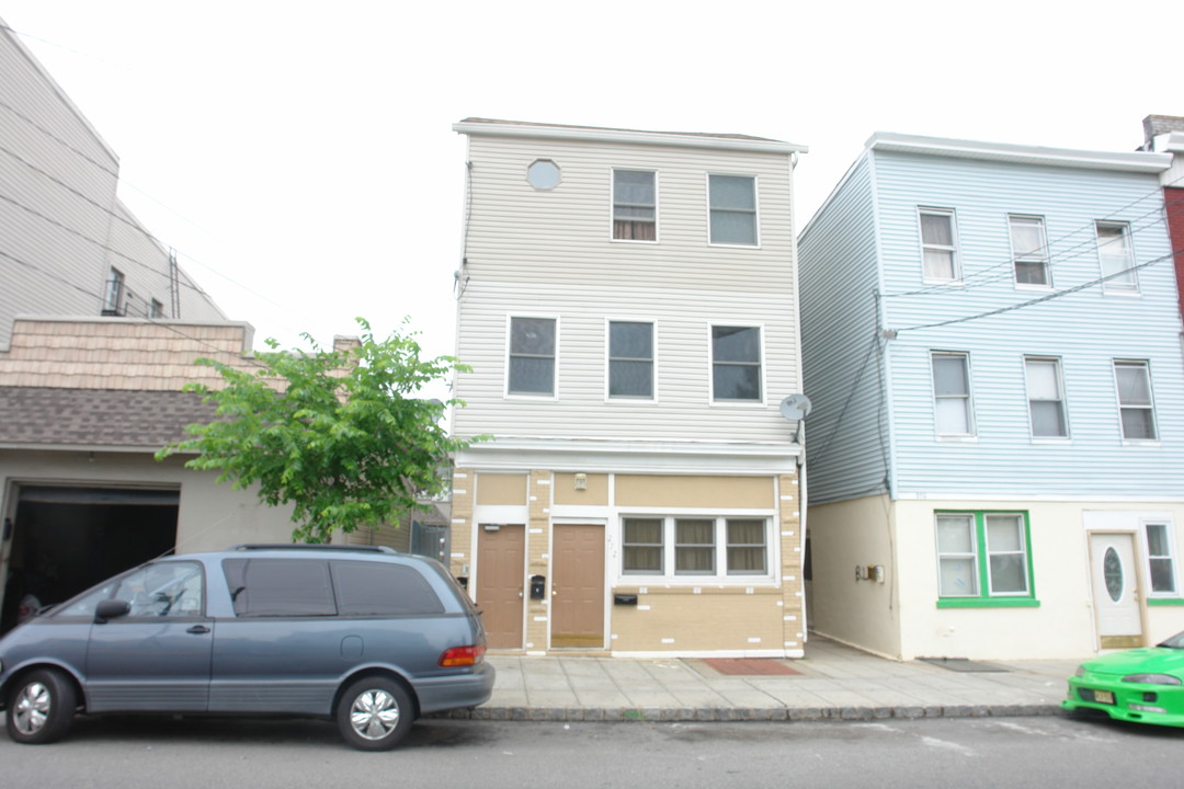 272 Washington St in Perth Amboy, NJ - Building Photo