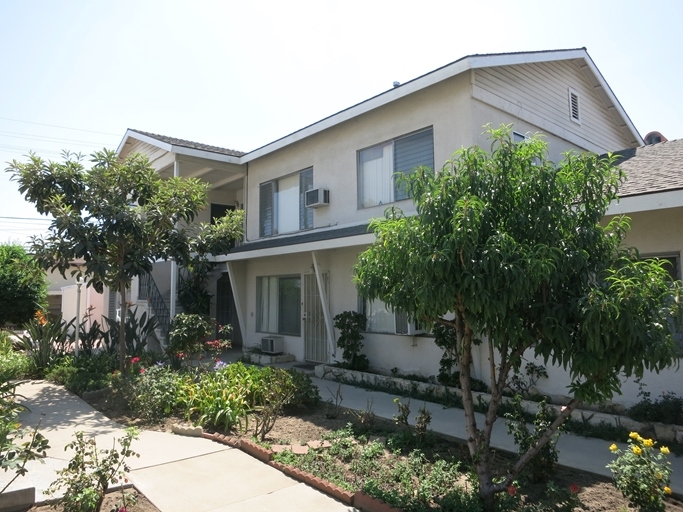 22-26 E Colorado Blvd in Arcadia, CA - Building Photo