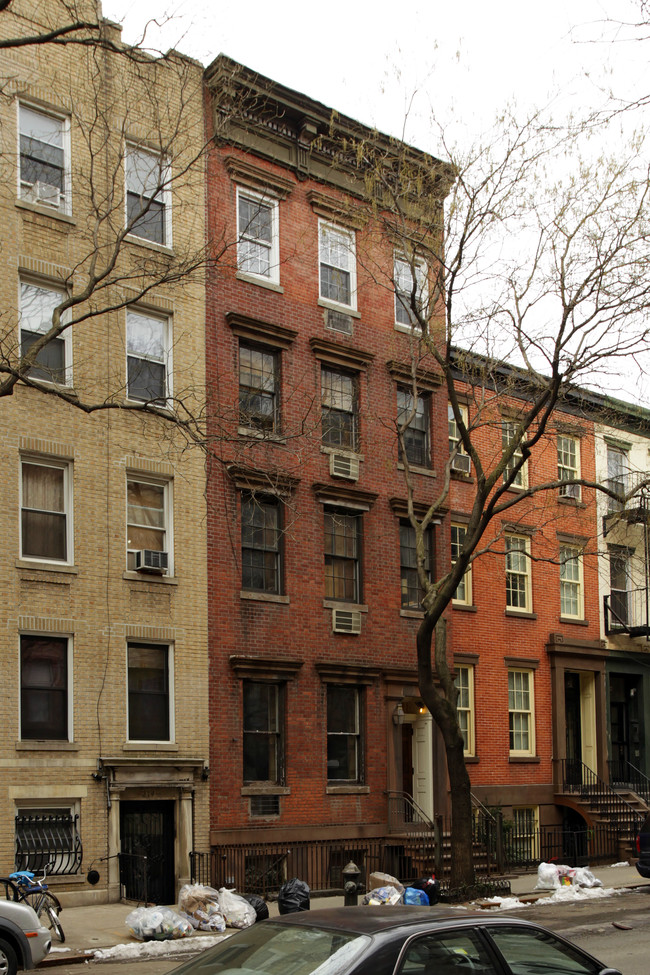 232 E 5th St in New York, NY - Foto de edificio - Building Photo