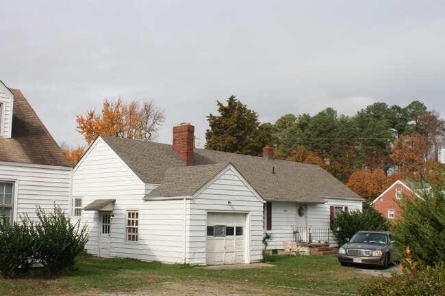 15641 Warwick Blvd in Newport News, VA - Building Photo - Building Photo