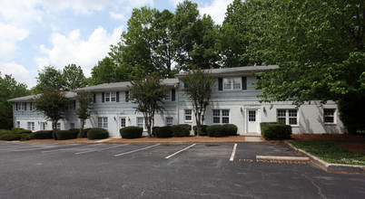 Cambridge Apartments on Elm in Greensboro, NC - Building Photo - Building Photo