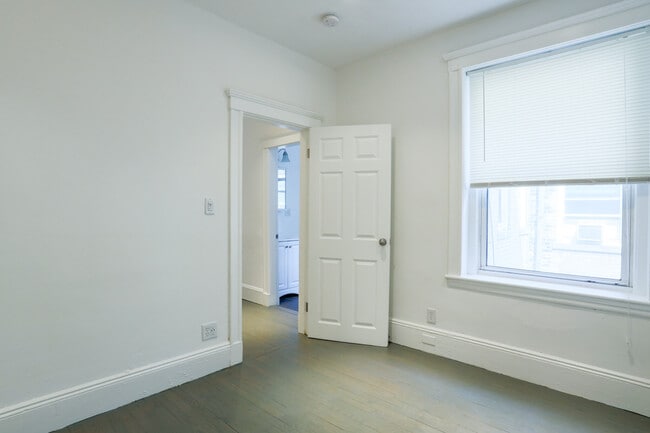 54 Queensberry St, Unit P4 in Boston, MA - Building Photo - Building Photo