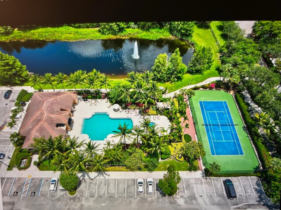 4903 Midtown Ln in Palm Beach Gardens, FL - Building Photo