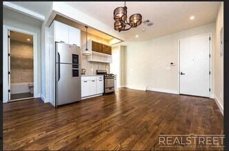 Stockholm Street, Unit 2R in Brooklyn, NY - Foto de edificio - Building Photo