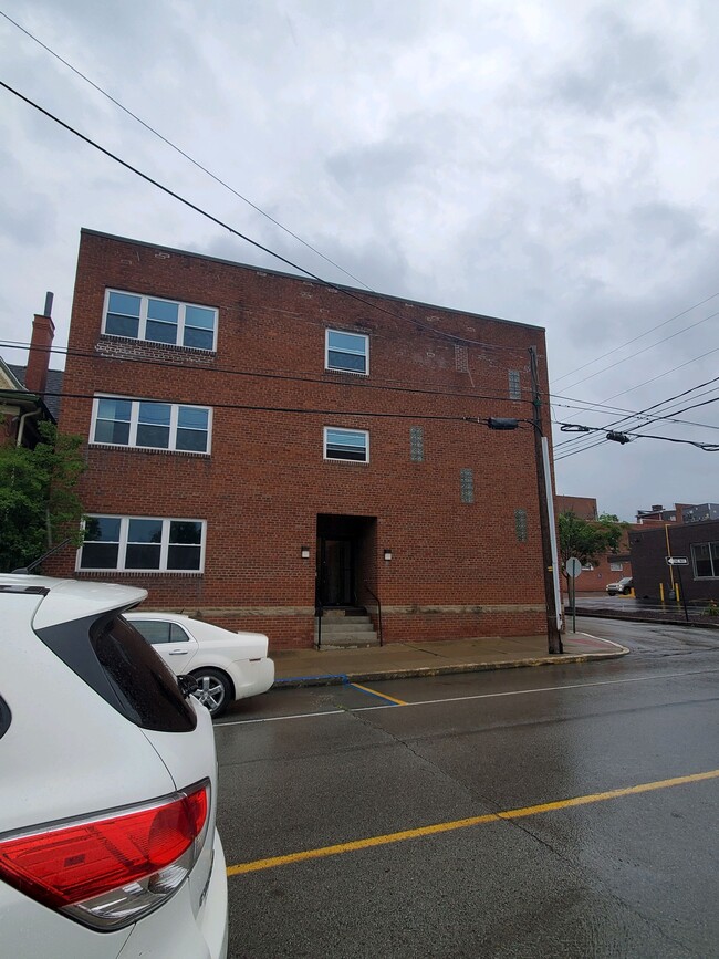 54 Morris N St, Unit 2 in Waynesburg, PA - Building Photo - Building Photo