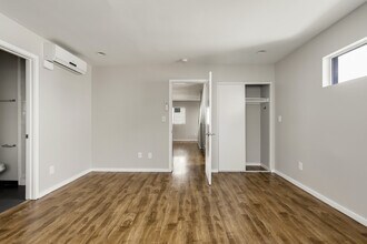 1160 W 36th Pl in Los Angeles, CA - Foto de edificio - Building Photo